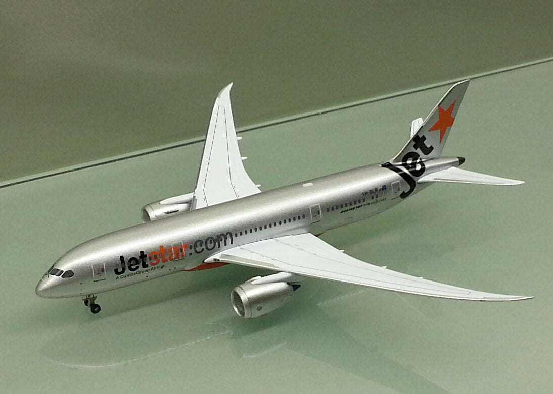 Apollo 1/400 Jetstar Airways Boeing 787-8 VH-BLR – First Class Collectables