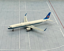 Load image into Gallery viewer, Phoenix 1/400 China Southern Airbus A321neo B-1090
