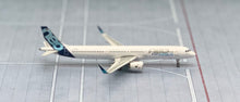 Load image into Gallery viewer, Phoenix 1/400 Airbus A321 neo House Colour D-AVXA
