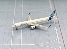 Load image into Gallery viewer, Phoenix 1/400 Airbus A321 neo House Colour D-AVXA
