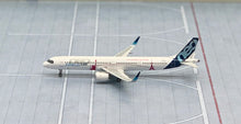 Load image into Gallery viewer, Phoenix 1/400 Airbus A321 House Colour D-AVZO
