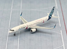 Load image into Gallery viewer, Phoenix 1/400 Airbus A321 House Colour D-AVZO
