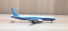 Load image into Gallery viewer, Phoenix 1/400 Boeing 777-200LR House Colour N60659
