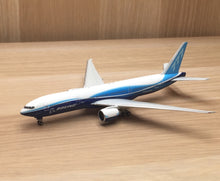 Load image into Gallery viewer, Phoenix 1/400 Boeing 777-200LR House Colour N60659
