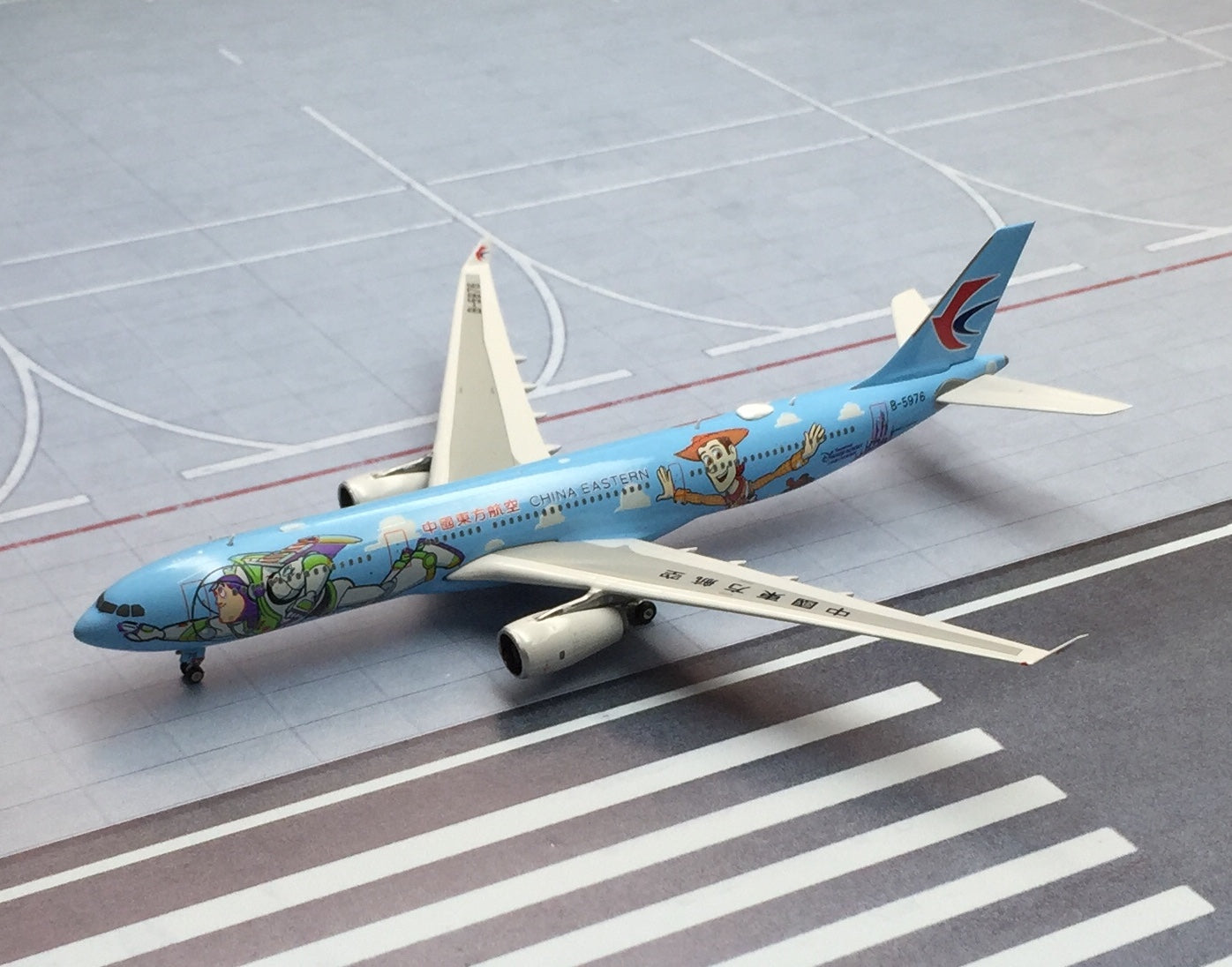 Eagle Phoenix models 1/200 China Eastern Airbus A330-300 B-5976