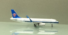 Load image into Gallery viewer, Phoenix 1/400 China Southern Airlines Airbus A320 sharklets B-1801

