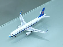 Load image into Gallery viewer, Phoenix 1/400 China Southern Airlines Airbus A320 sharklets B-1801
