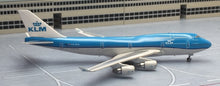 Load image into Gallery viewer, Phoenix 1/400 KLM Royal Dutch Airlines Boeing 747-400 PH-BFW
