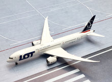 Load image into Gallery viewer, Phoenix 1/400 LOT Polish Airlines Boeing 787-9 SP-LSB
