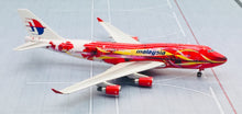 Load image into Gallery viewer, Phoenix 1/400 Malaysia Airlines Boeing 747-400 Hibiscus 9M-MPB
