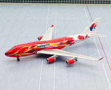 Load image into Gallery viewer, Phoenix 1/400 Malaysia Airlines Boeing 747-400 Hibiscus 9M-MPB
