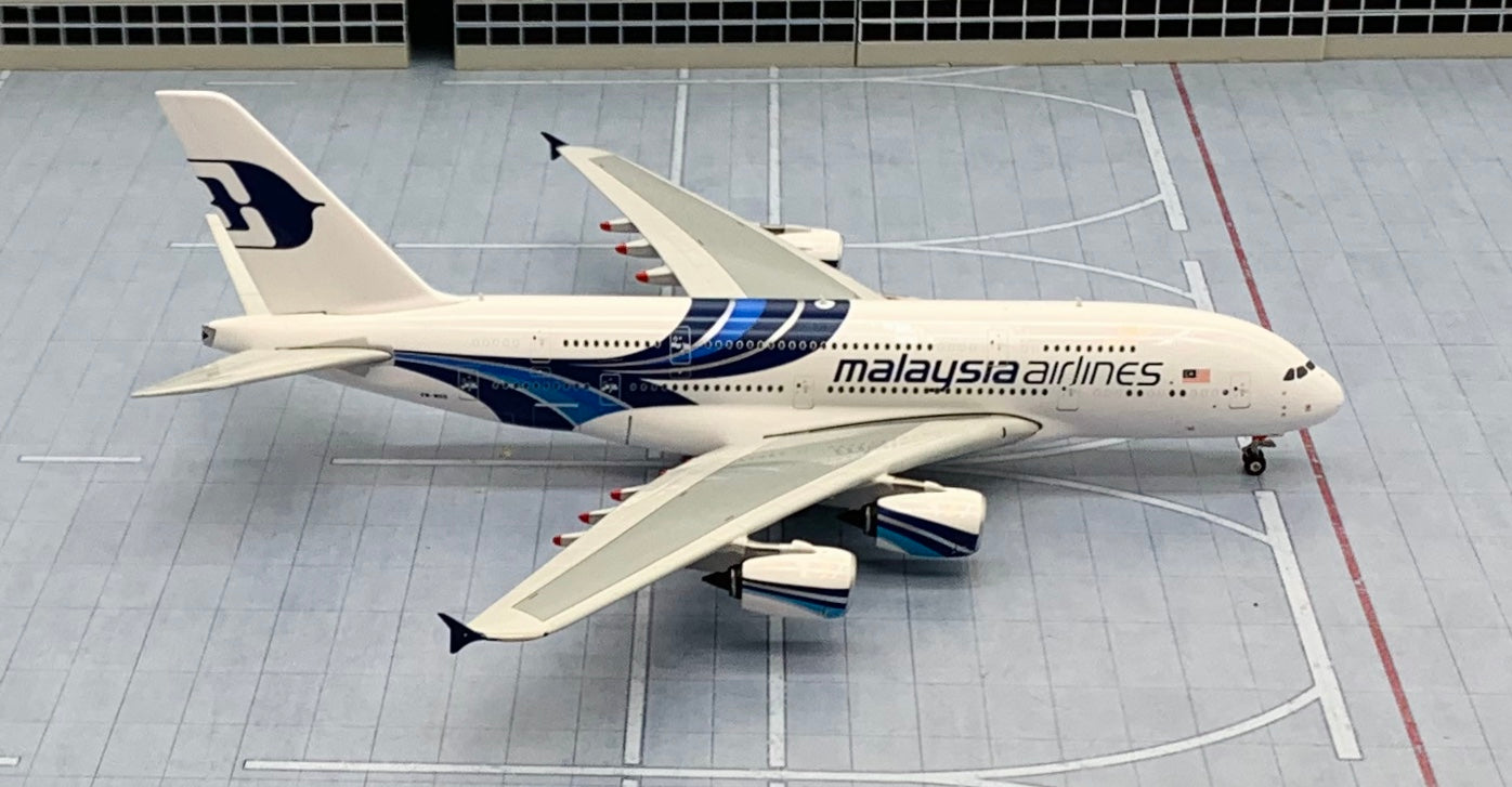 Phoenix 1/400 Malaysia Airlines Airbus A380 9M-MNB – First Class 