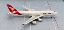 Load image into Gallery viewer, Phoenix Models 1/400 Qantas Airways Boeing 747-400ER VH-OEJ Farewell
