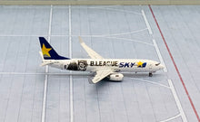 Load image into Gallery viewer, Phoenix 1/400 Skymark Airlines Boeing 737-800 JA73NY
