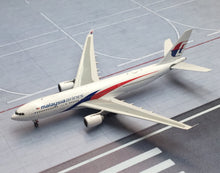 Load image into Gallery viewer, Phoenix 1/400 Malaysia Airlines Airbus A330-200 9M-MTU
