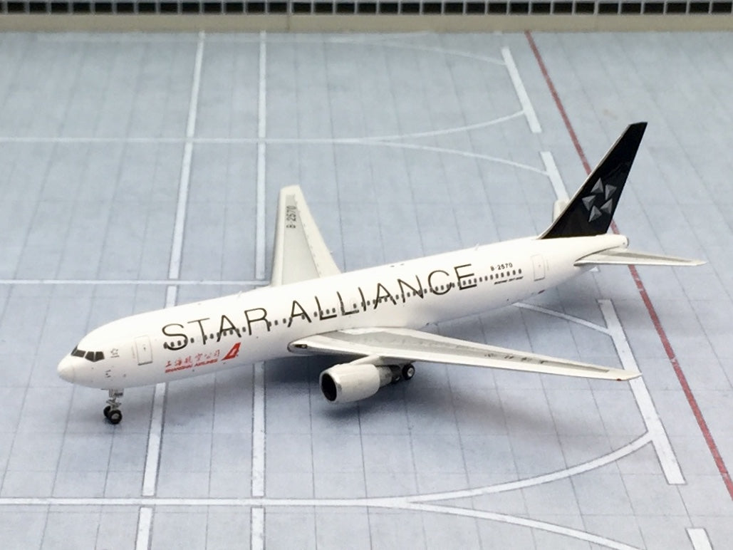Phoenix 1/400 Shanghai Airlines Boeing 767-300 B-2570 Star Alliance
