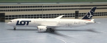 Load image into Gallery viewer, Phoenix 1/400 LOT Polish Airlines Boeing 787-9 SP-LSA

