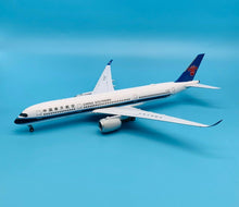 Load image into Gallery viewer, JC Wings 1/200 China Southern Airbus A350-900 B-308T

