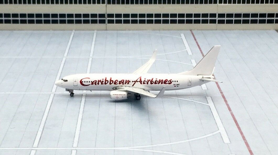 Phoenix 1/400 Caribbean Airlines Boeing 737-800 9Y-JMC