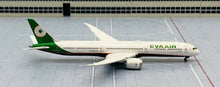 Load image into Gallery viewer, JC Wings 1/400 Eva Air Taiwan Boeing 787-10 B-17801 flaps down
