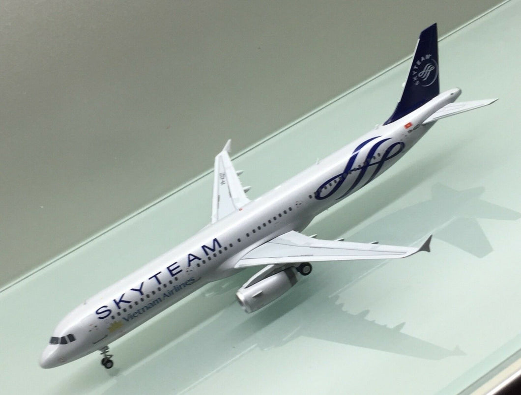 JC Wings 1/200 Vietnam Airlines Airbus A321 skyteam VN-A327