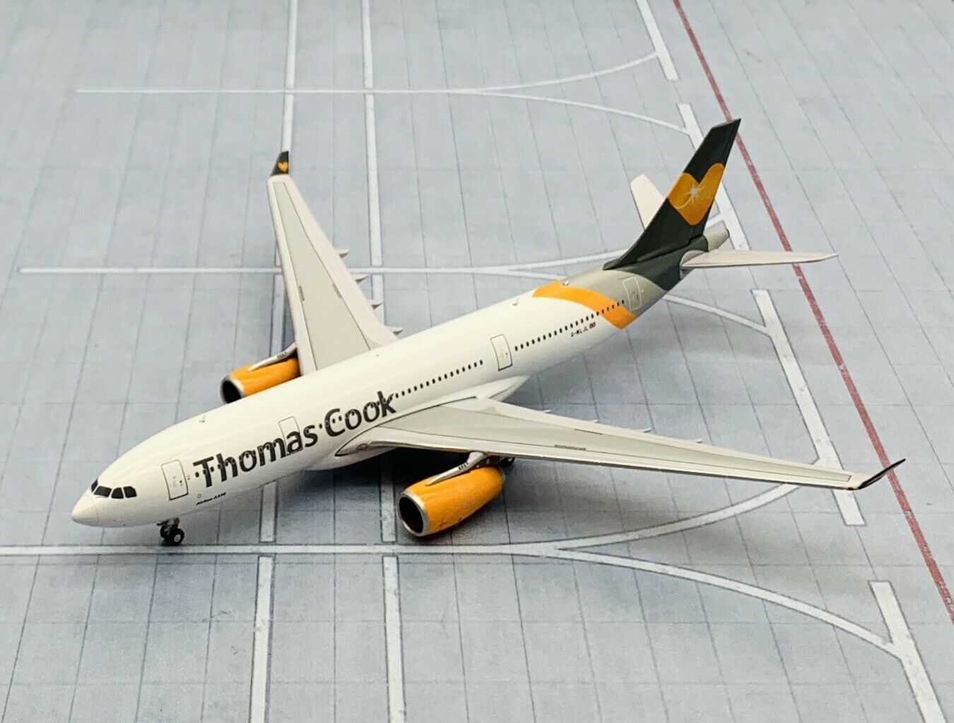 航空機・ヘリコプター ThomasCook JC Wings1:400 A330-200 G-MLJL JC Wings 1/400 Thomas Cook Airbus A330-200 G-MLJL – First