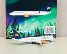 Load image into Gallery viewer, Phoenix 1/400 Icelandair Boeing 737-8 MAX TF-ICY w/ scimatar
