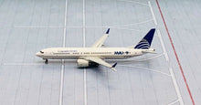 Load image into Gallery viewer, Gemini Jets 1/400 Copa Airlines Boeing 737 MAX 9 HP-9901CMP
