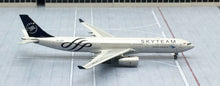 Load image into Gallery viewer, NG model 1/400 Garuda Indonesia Airbus A330-300 PK-GPR Skyteam 62010
