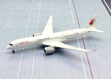 Load image into Gallery viewer, JC Wings 1/400 China Eastern Airbus A350-900 XWB B-304D flaps down

