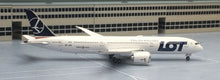 Load image into Gallery viewer, Phoenix 1/400 LOT Polish Airlines Boeing 787-9 SP-LSA
