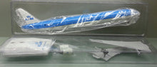 Load image into Gallery viewer, Skymarks 1/200 KLM Royal Dutch Airlines Boeing 777-300ER PH-BVA Resin Snap Fit model
